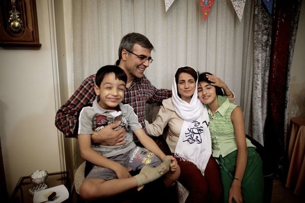 Nasrin Sotoudeh on 18 September 2013 in her home in Tehran with her family, facebook.com/NasrinSotoudeh