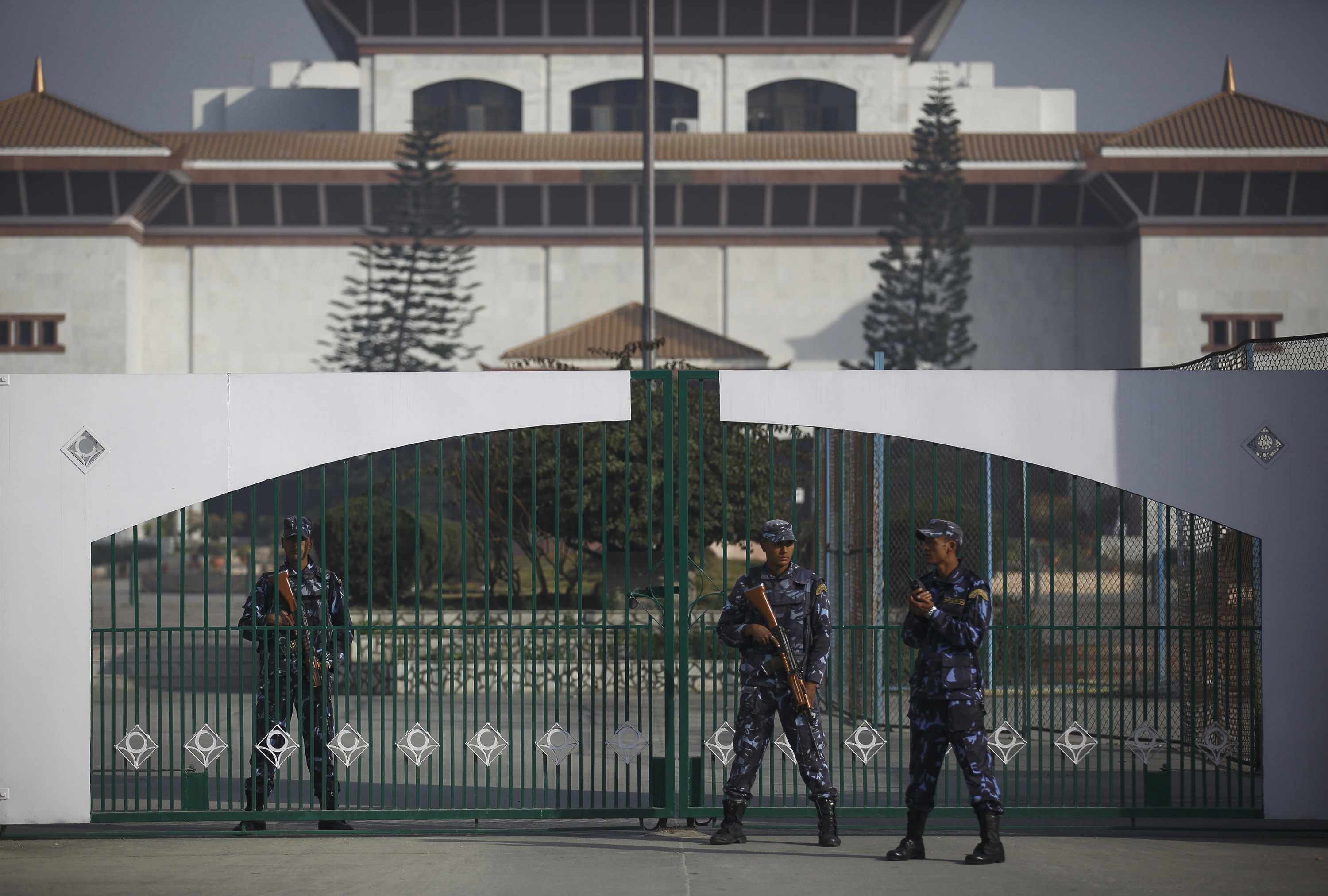 Riot police personnel stand guard in front of the parliament in Kathmandu, 22 January 2015, REUTERS/Navesh Chitrakar