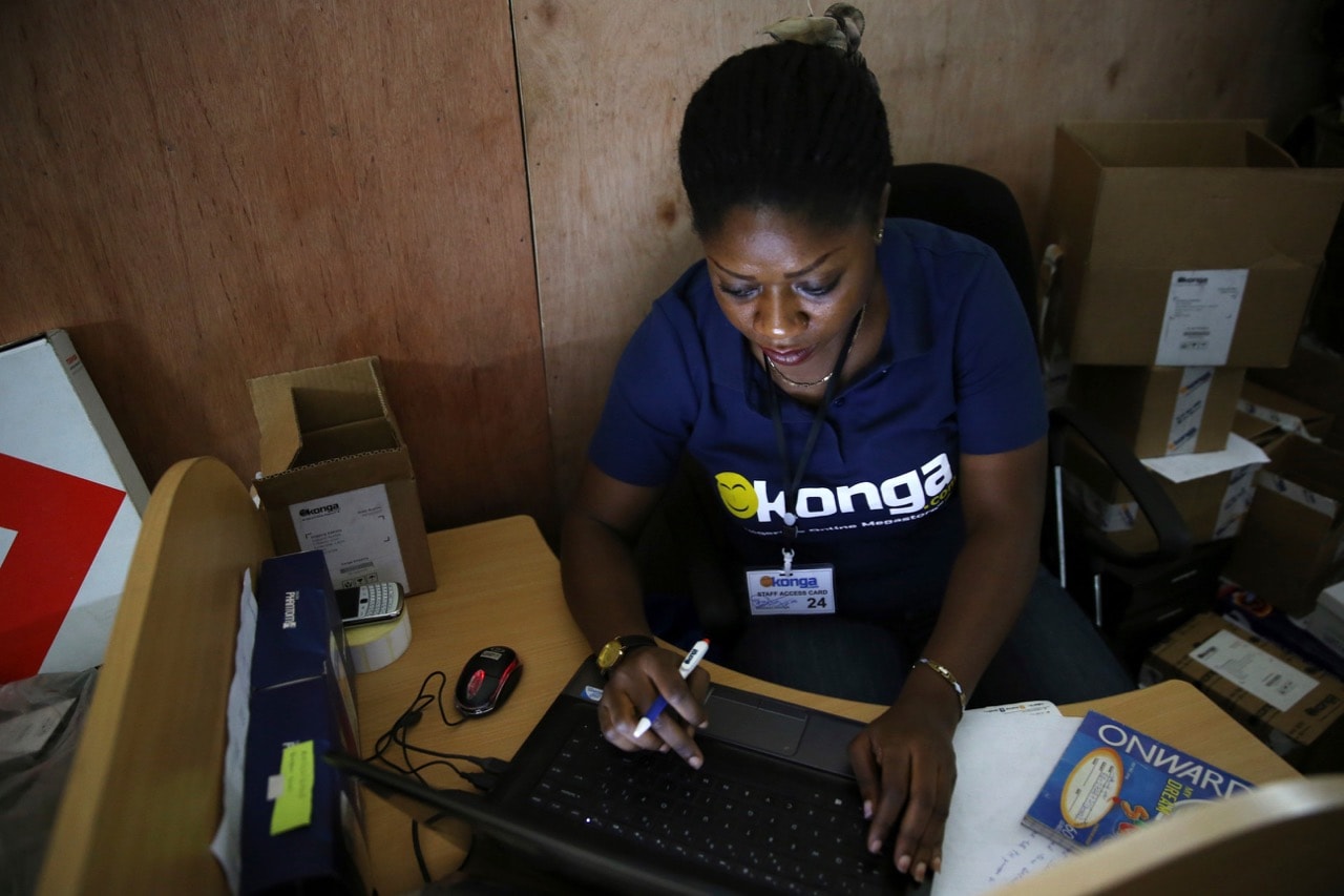 A staff member inputs data into a computer at the warehouse of an online shopping company in Lagos, Nigeria, 13 September 2013, REUTERS/Akintunde Akinleye