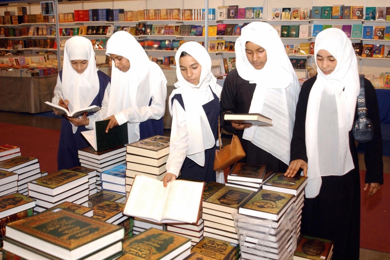 A group of Omani girls browse books at the Ninth Muscat International Book Fair, 29 February 2004, MOHAMMED MAHJOUB/AFP/Getty Images