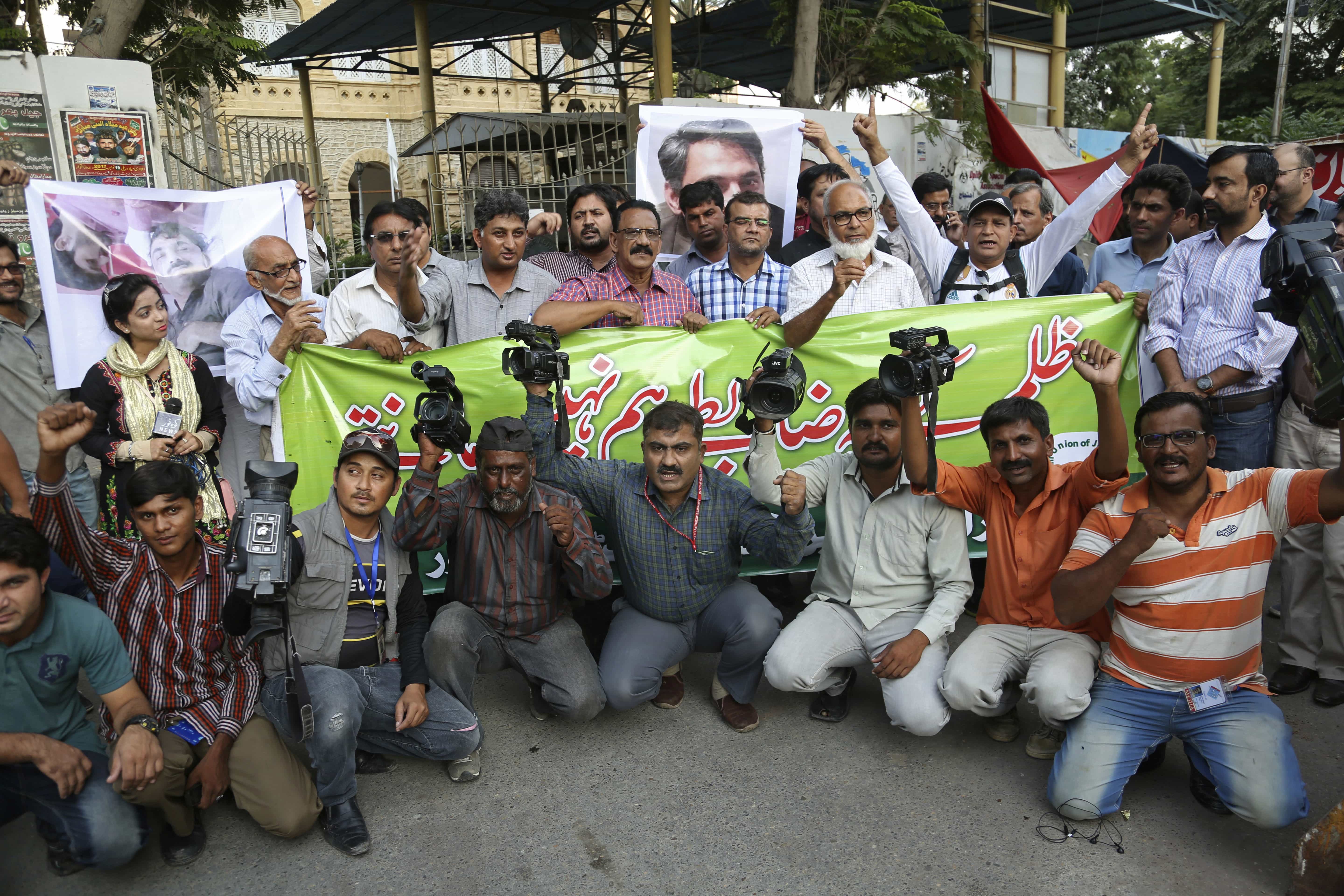Journalists protest an attack on their colleague Ahmed Noorani, pictured in the photos, in Karachi, Pakistan, 30 October 2017, AP Photo/Shakil Adil