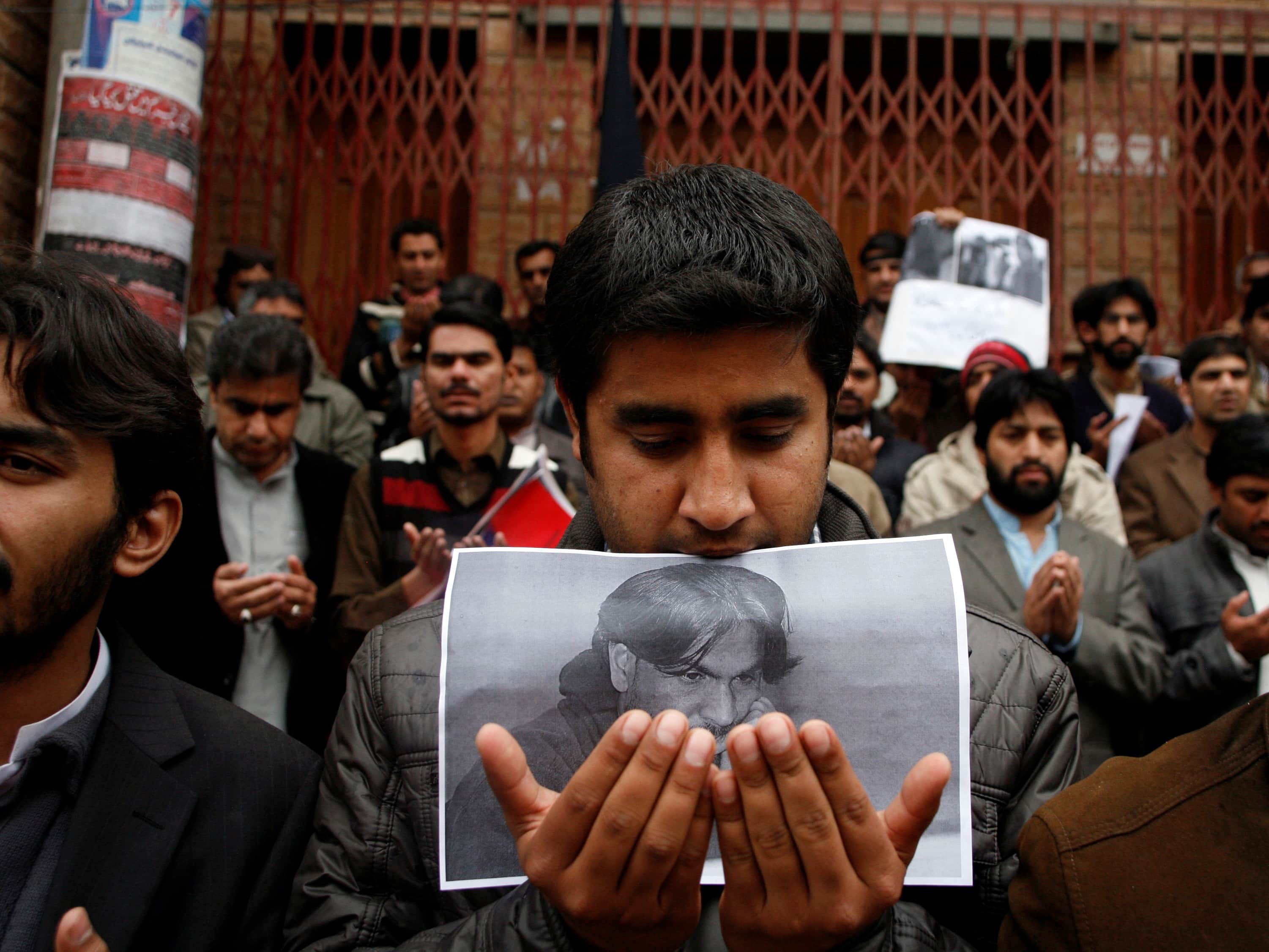 A member of the Balochistan Union Of Journalists holds a photograph of his colleague Imran Sheikh, during a silent sit-in in Quetta to protest bomb blasts and the killings of members of the media, 11 January 2013, REUTERS/Naseer Ahmed