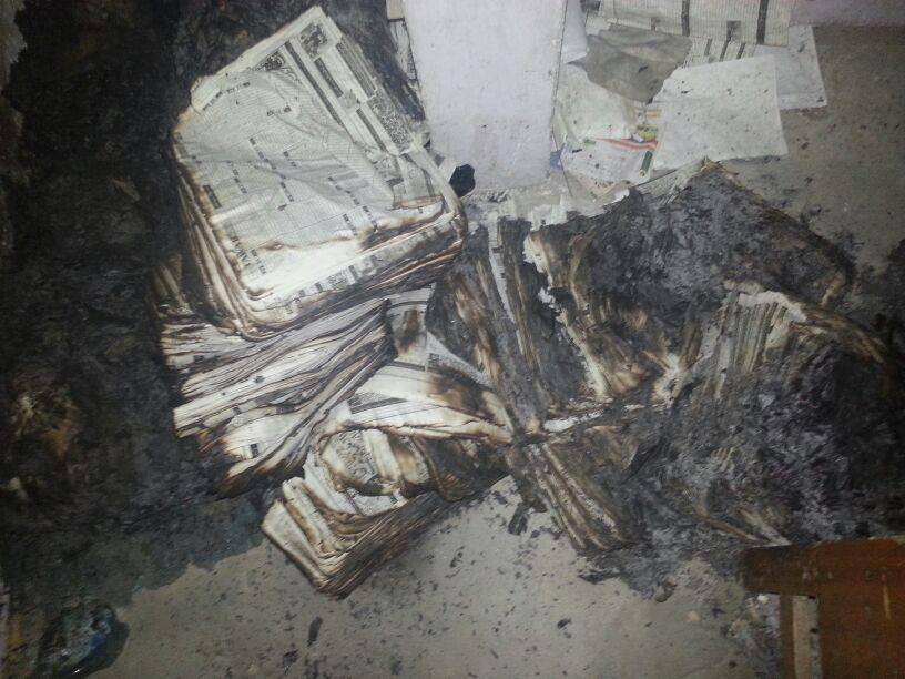 Assailants burned records and archives before leaving the Karachi bureau of the "Daily Tawar", Daily Tawar/Facebook