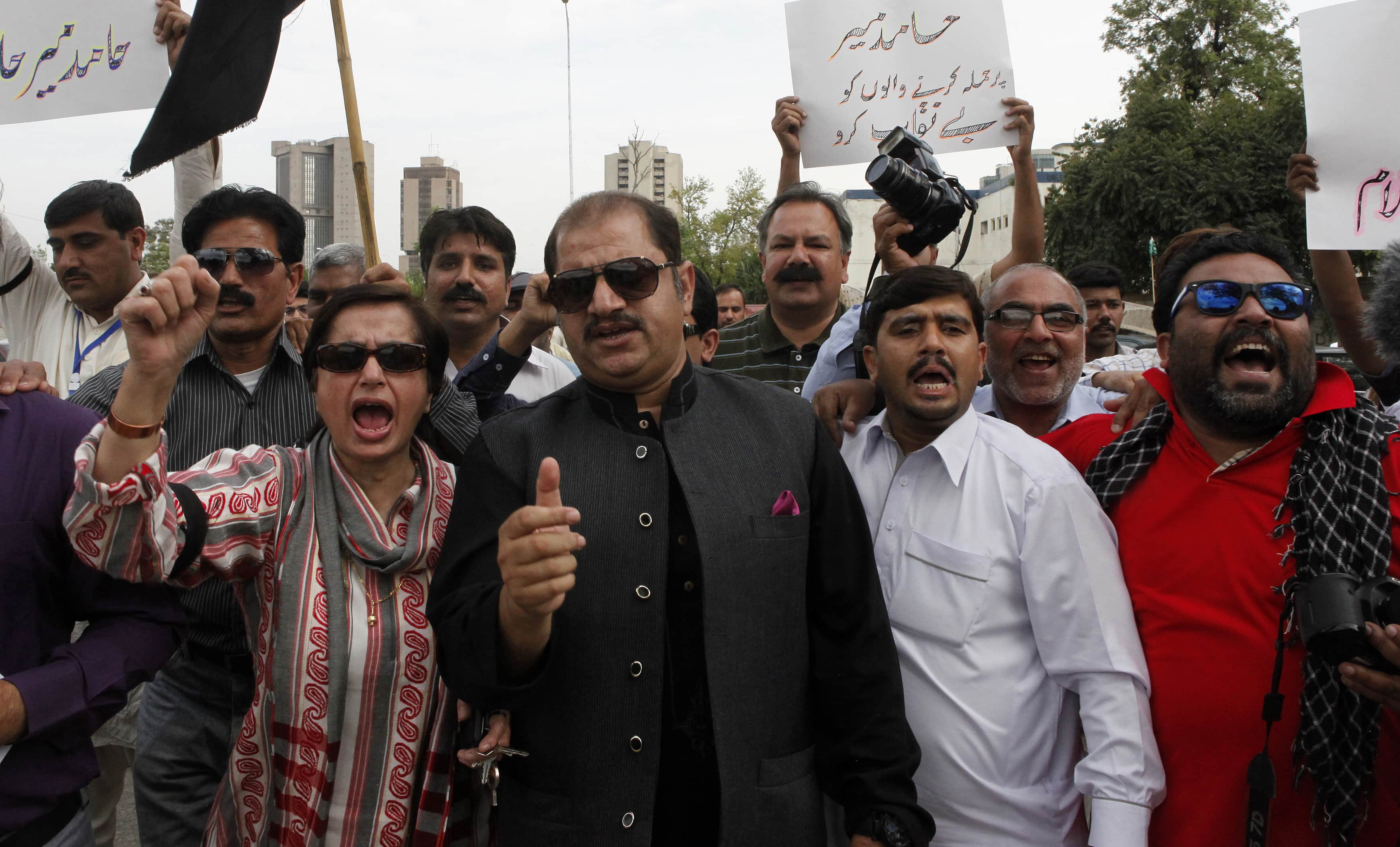 Pakistani journalists chant slogans during a protest, called by Pakistan Federal Union of Journalist (PFUJ), against the attack on television anchorperson Hamid Mir, outside the press club in Islamabad, 21 April 2014, REUTERS/Mian Khursheed