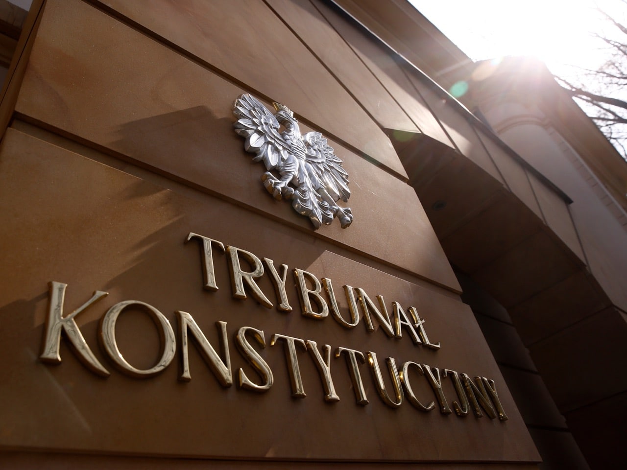 The sign at the entrance to Poland's constitutional court is pictured in Warsaw, Poland, 5 April 2016, REUTERS/Kacper Pempel