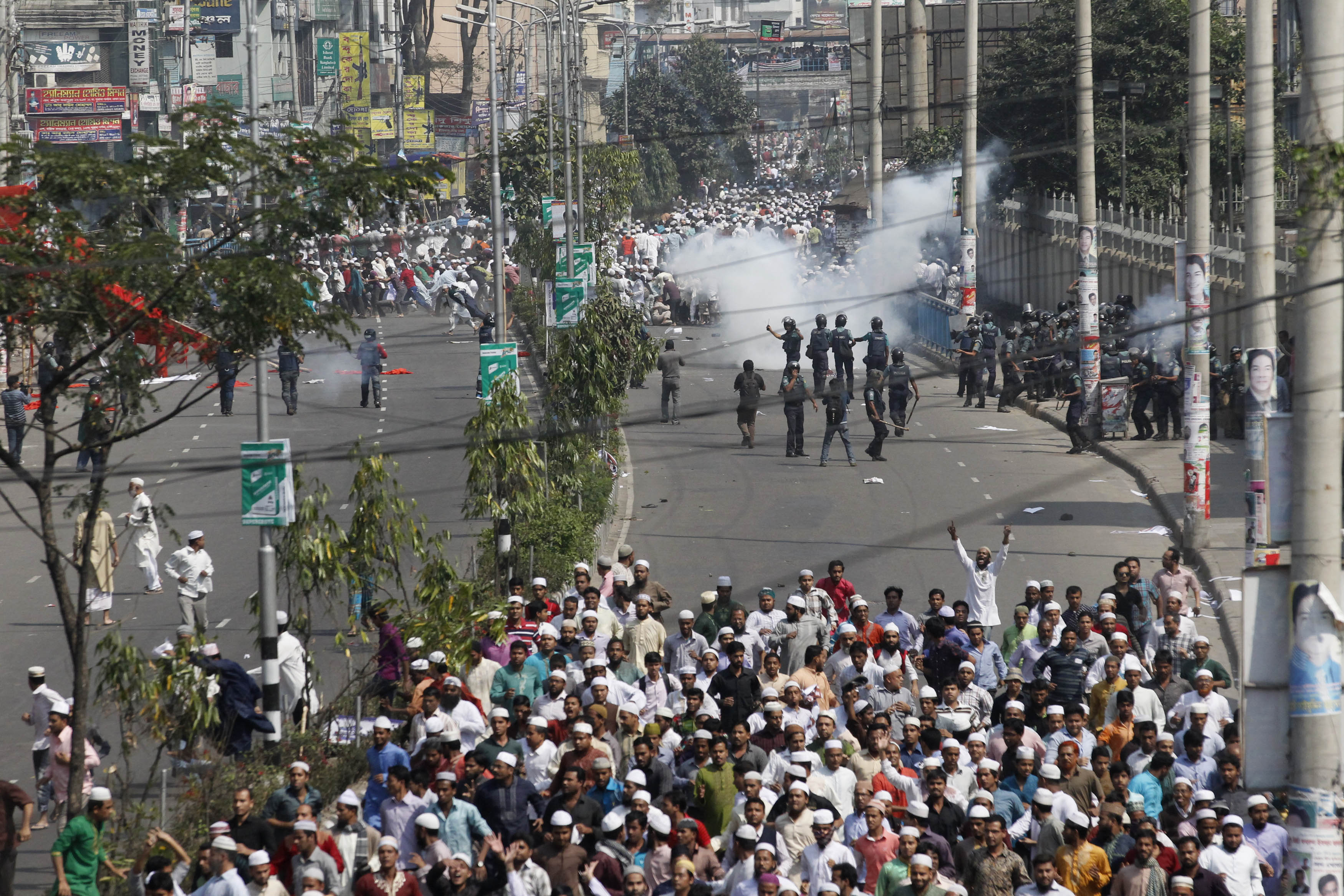 Police throw tear gas during a clash with activists from 12 Islamist parties in Dhaka 22 February 2013, REUTERS/Andrew Biraj