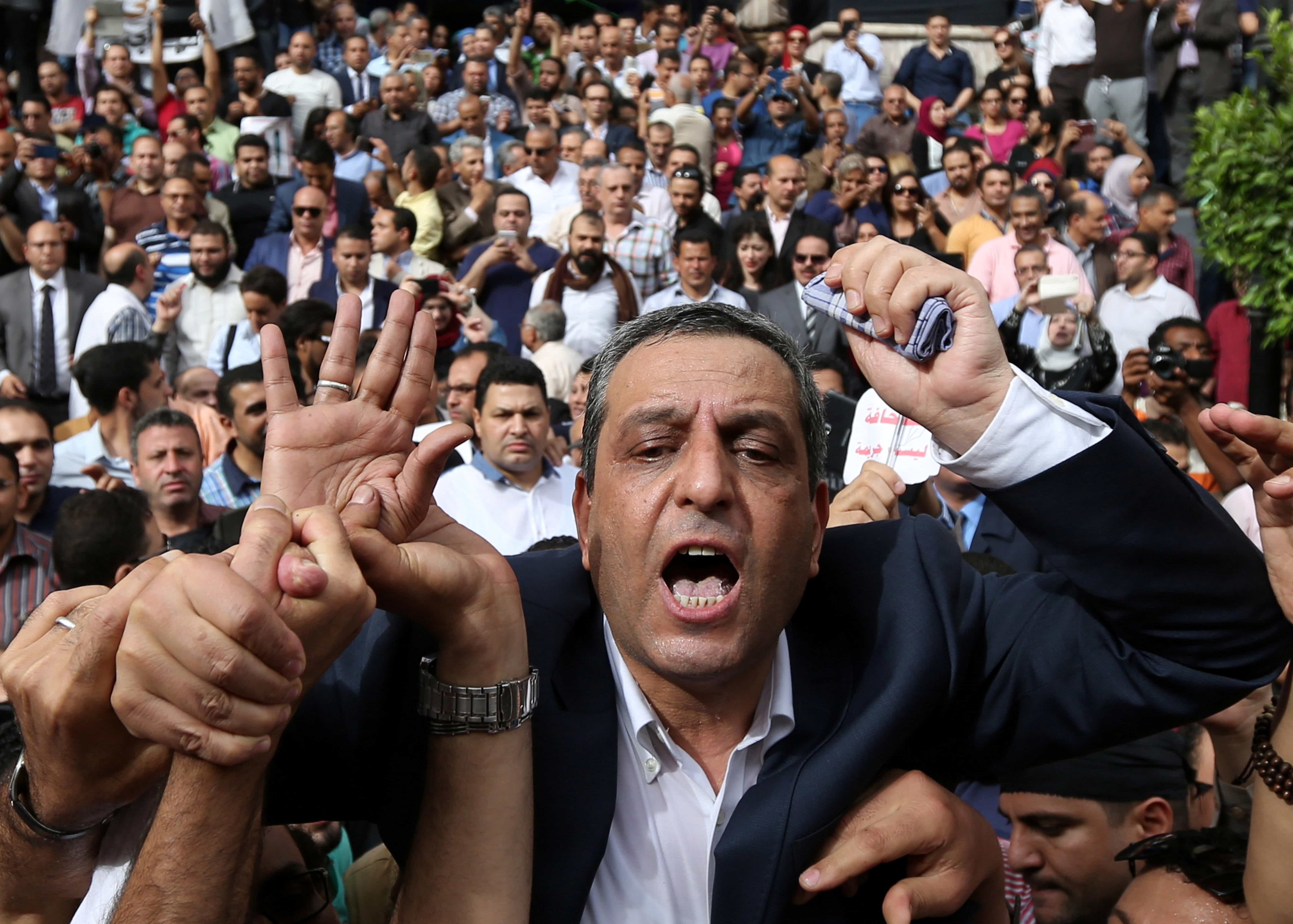 Journalists carry Yahya Qallash, head of the Egyptian press syndicate, during a protest against restrictions on the press in front of the Egyptian Press Syndicate's headquarters in downtown Cairo, Egypt May 4, 2016, REUTERS/Mohamed Abd El Ghany