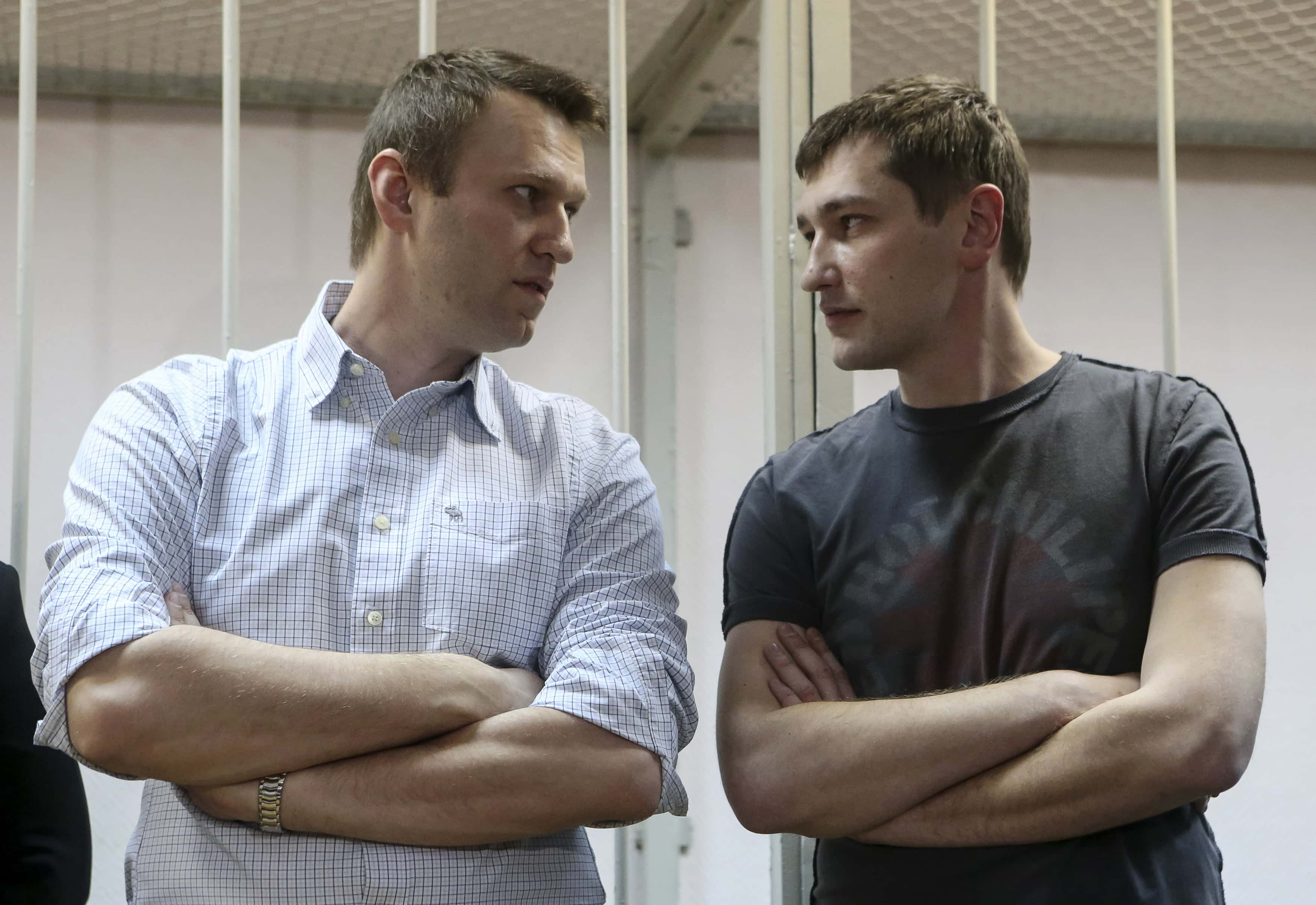 Russian opposition leader and anti-corruption blogger Aleksei Navalny (L) and his brother and co-defendant Oleg attend a court hearing in Moscow December 30, 2014, REUTERS/Sergei Karpukhin