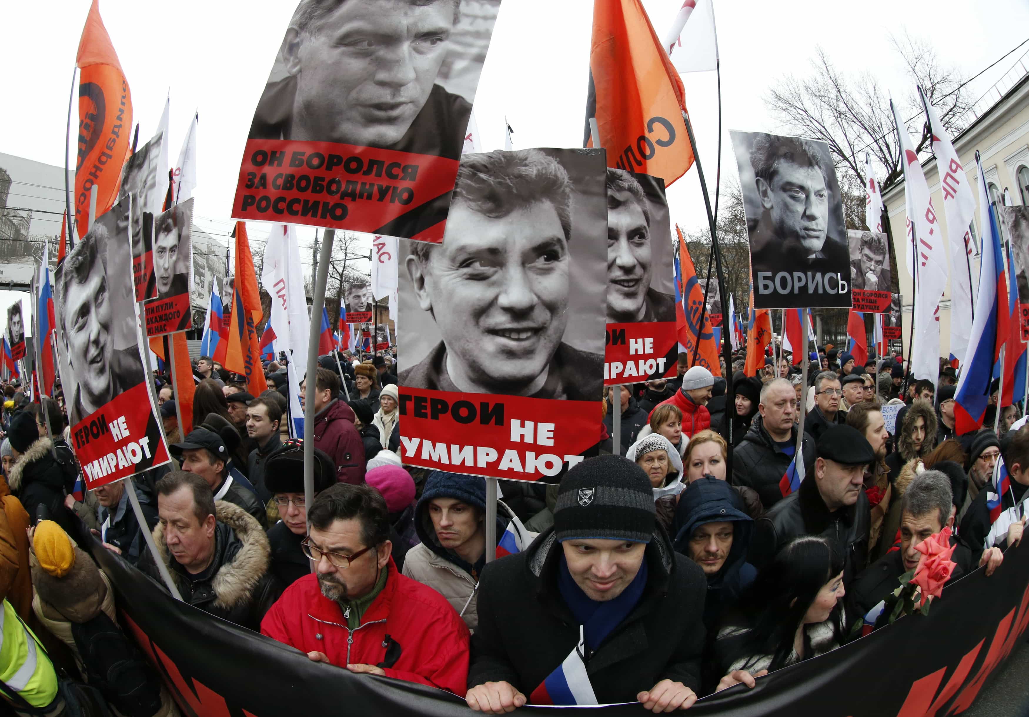 People hold flags and posters during a march to commemorate Boris Nemtsov, in central Moscow, 1 March 2015 , REUTERS/Tatyana Makeyeva