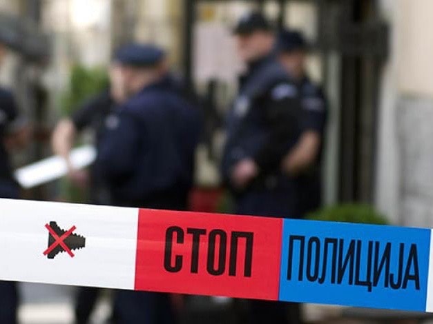 Police officers in front of Luka Popov's home, B92