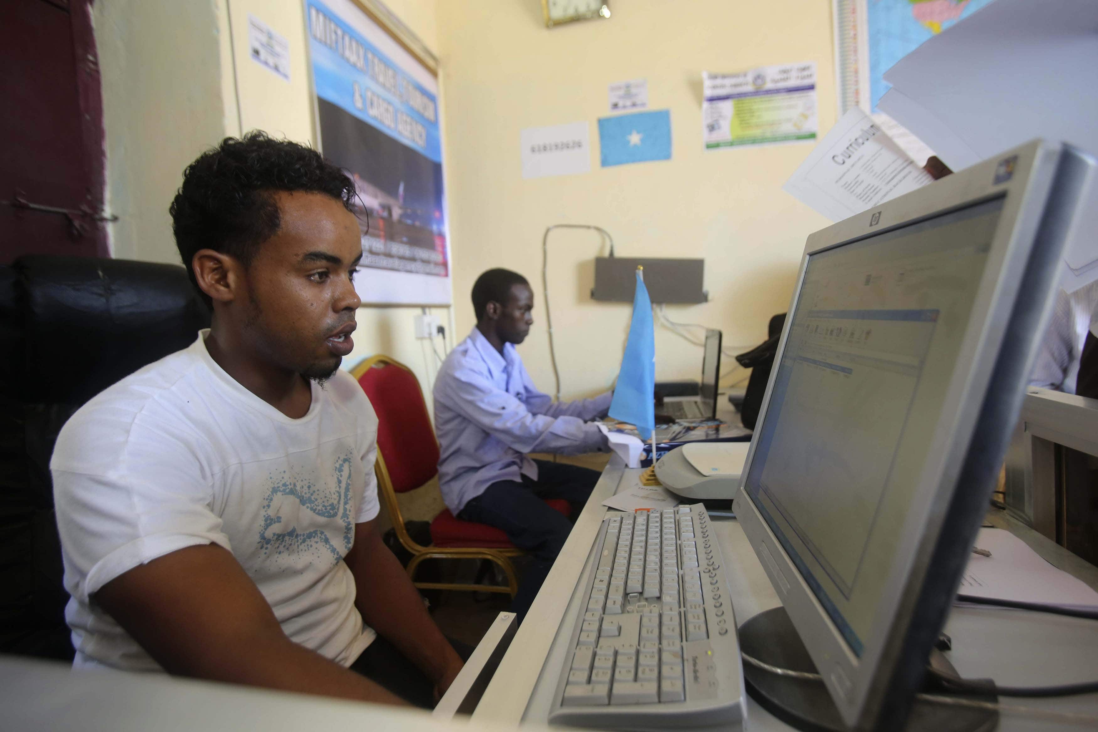 An Internet cafe manager uses a computer in an Internet cafe in the Hodan area of Mogadishu, 9 October 2013, Reuters/Feisal Omar