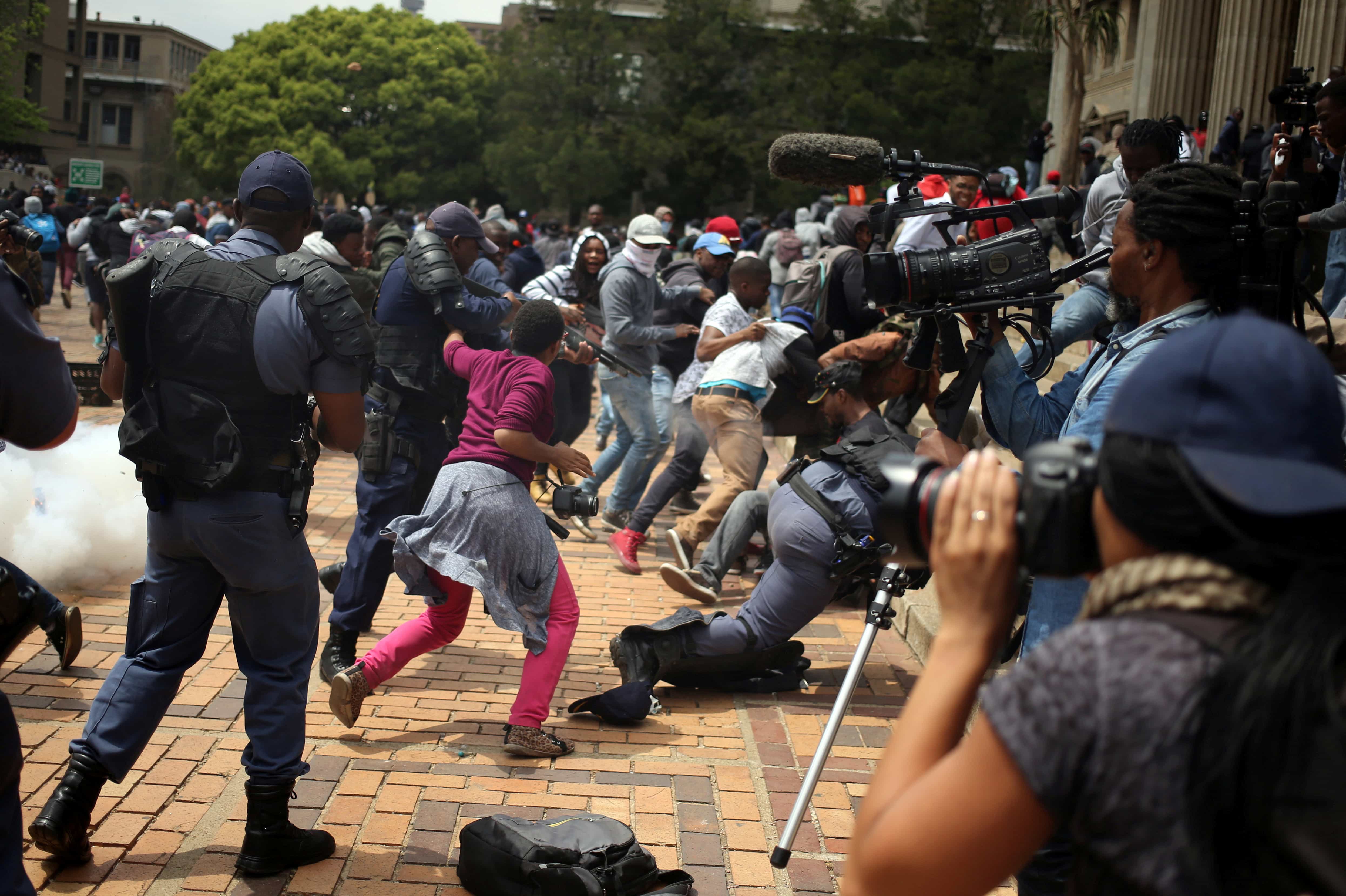 Students clash with South African police at Johannesburg's University of the Witwatersrand, South Africa, 4 October 2016. , REUTERS/Siphiwe Sibeko