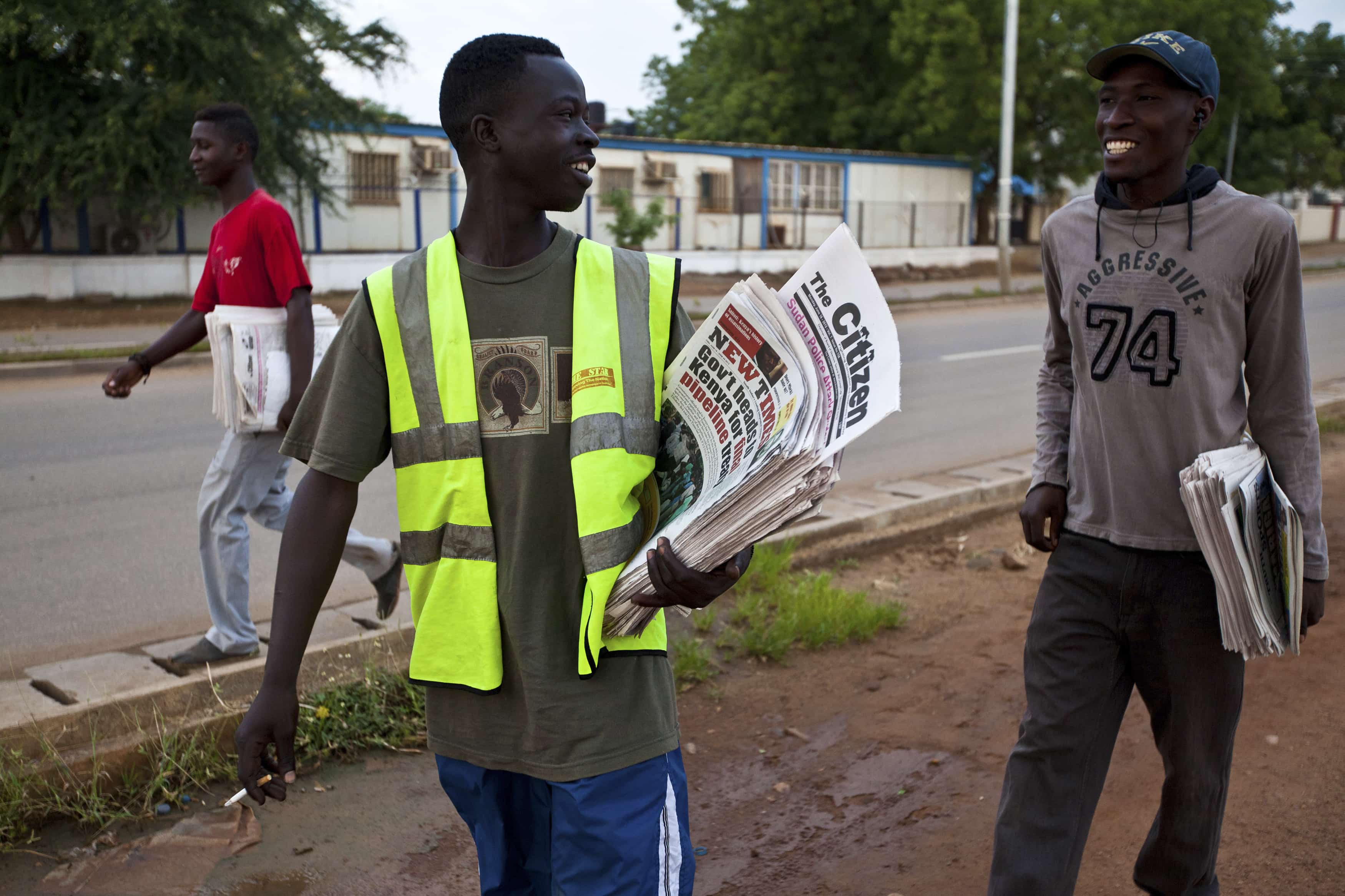 Newspaper vendors chat on their way to sell newspapers in Juba, 18 June 2012. , REUTERS/Adriane Ohanesian
