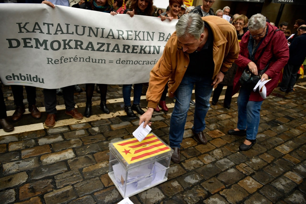 Joseba Asiron, Mayor of the city of Pamplona, votes in a mock ballot box covered with the ''estelada'' or Catalonia independence flag during a gathering to protest the judicial and police operation against the planned 1 October referendum; photo taken on 22 September 2017, Plaza del Ayuntamiento square in Pamplona, northern Spain, AP/Alvaro Barrientos