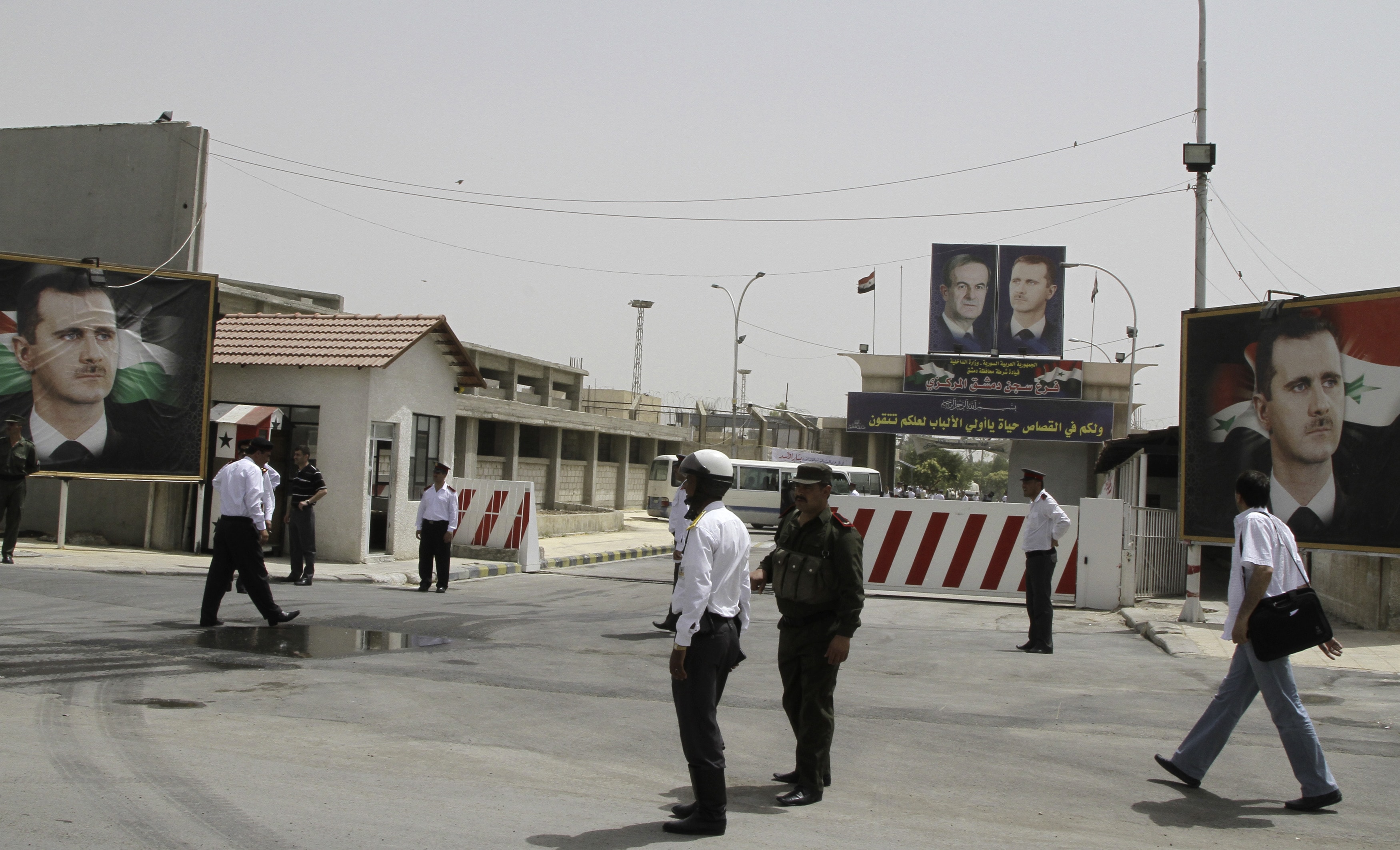 Police stand at the gate of Damascus Central Prison in the Adra area near the Syrian capital of Damascus in this 28 May 2010 file photo, REUTERS/Khaled al-Hariri/Files