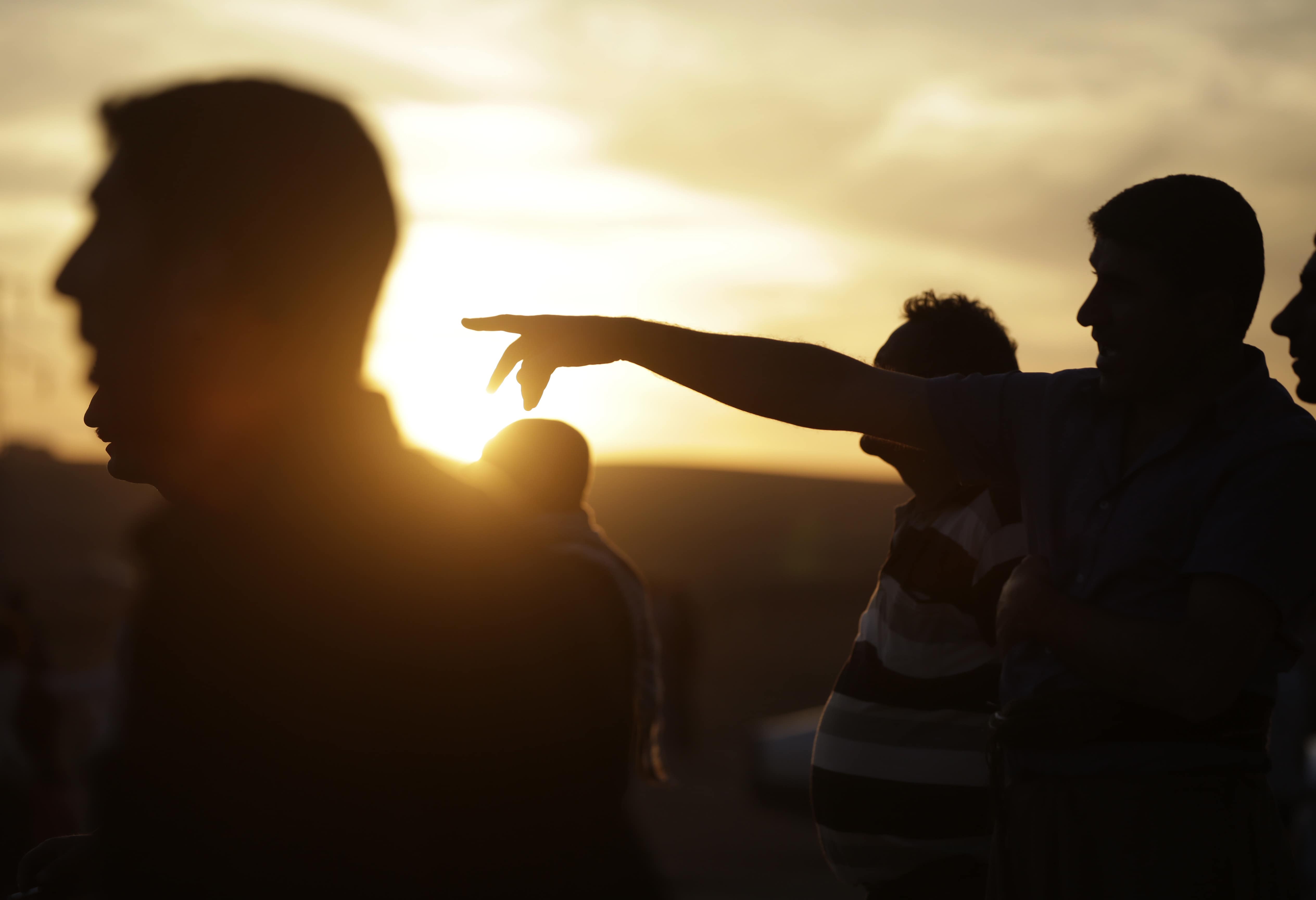 Turkish Kurds watch as airstrikes hit Kobani, inside Syria, as fighting intensifies between Syrian Kurds and the militants of Islamic State group, in Mursitpinar, on the outskirts of Suruc, at the Turkey-Syria border, 8 October 2014, AP Photo/Lefteris Pitarakis