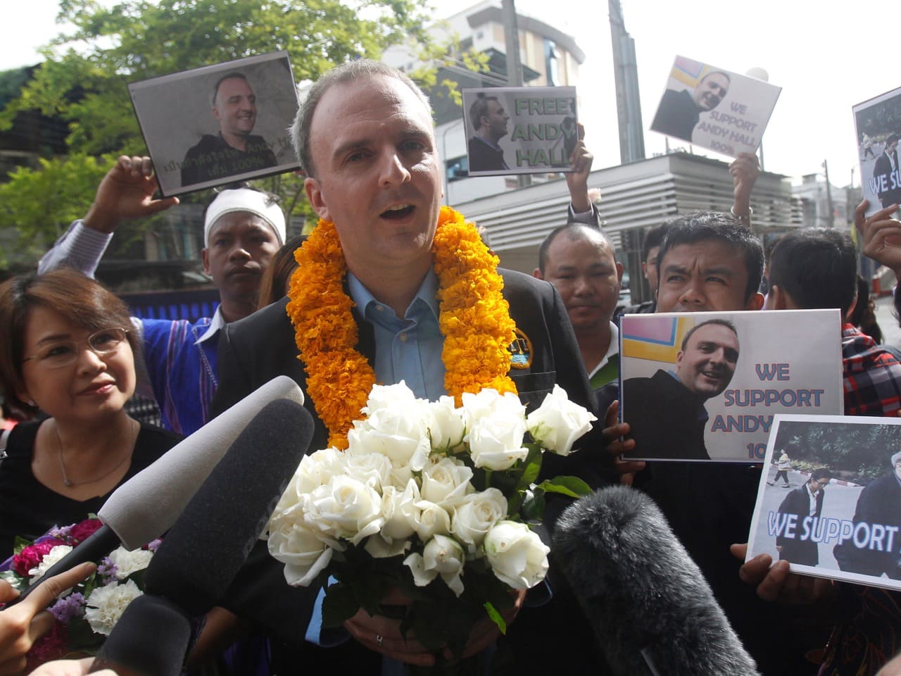 British human rights activist Andy Hall talks to reporters as he arrives at the Bangkok South Criminal Court for the verdict on cases filed against him, 20 September 2016, AP Photo/Sakchai Lalit