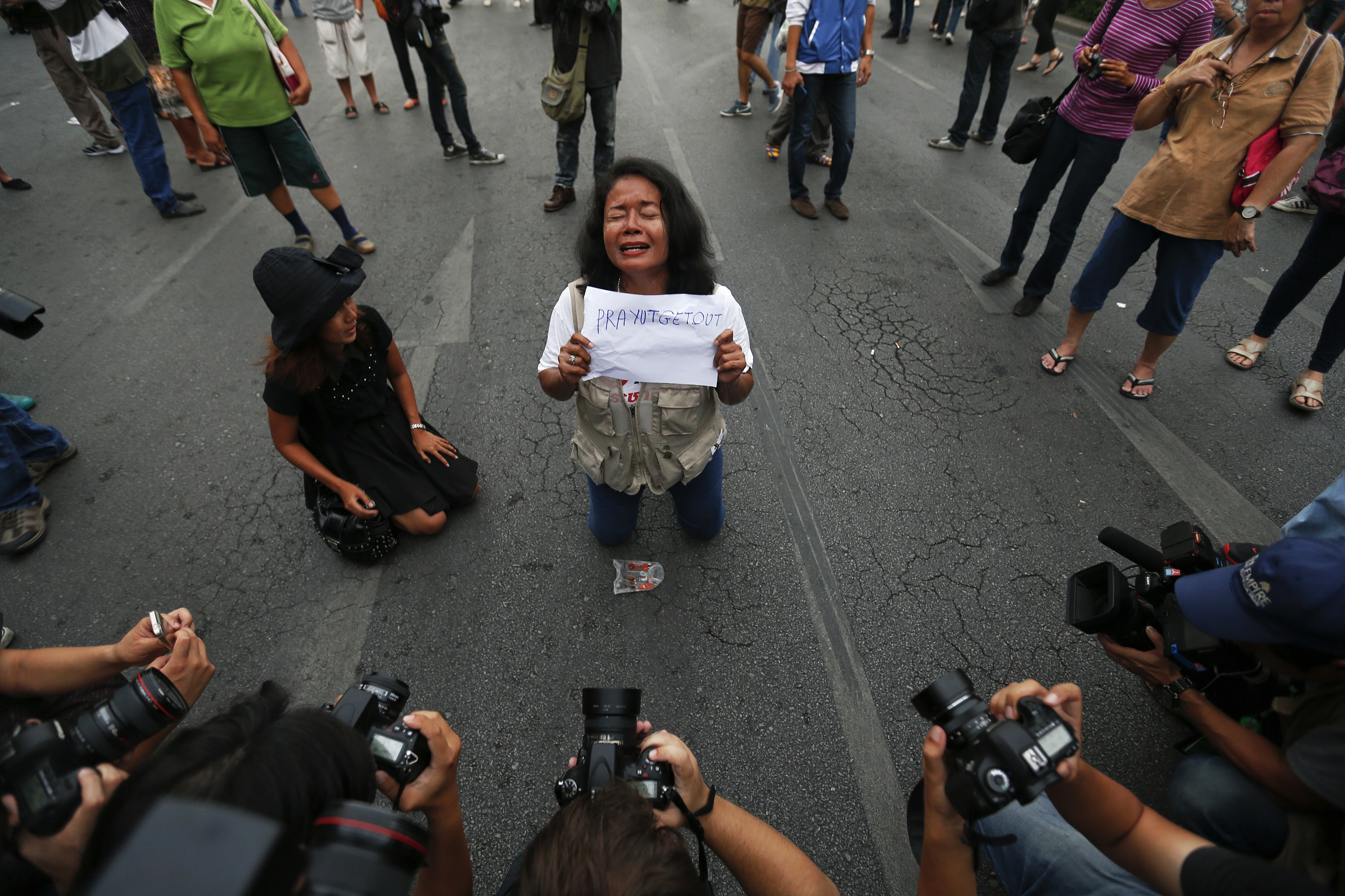 Reporters take pictures of a woman protesting against military rule in Bangkok, 26 May 2014, REUTERS/Damir Sagolj