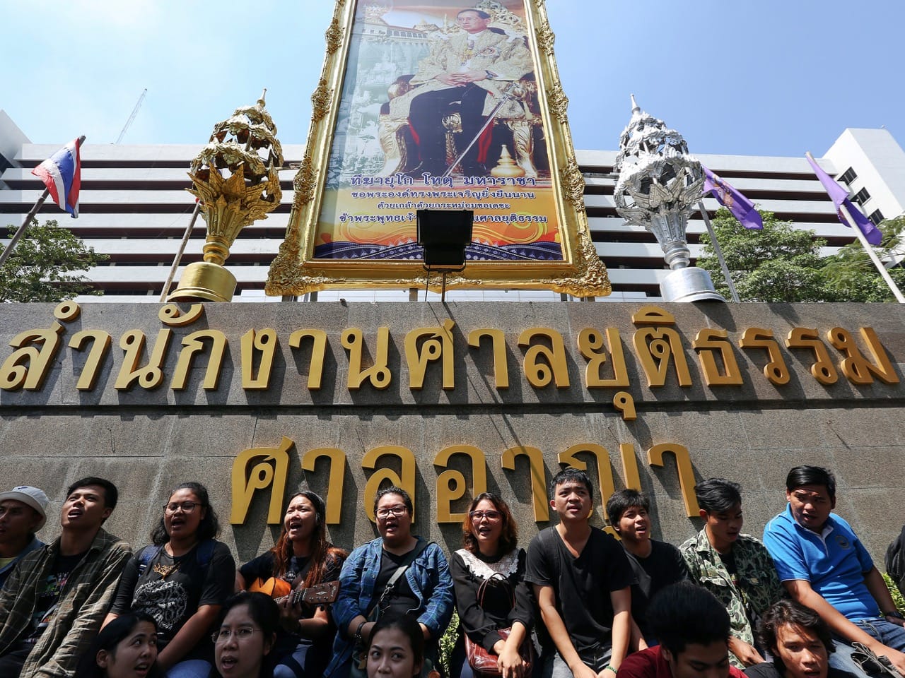 Supporters and friends of Patiwat Saraiyaem and Pornthip Munkong sing a song under a picture of Thailand's King, after the students were sentenced on charges of lese majeste, 23 February 2015, REUTERS/Damir Sagolj