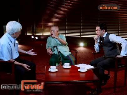 Two scholars at a taping of the ThaiPBS interview programme "Tob Jote Prathet Thai" discussing constitutional monarchy with the show's host, ThaiPBS/Facebook
