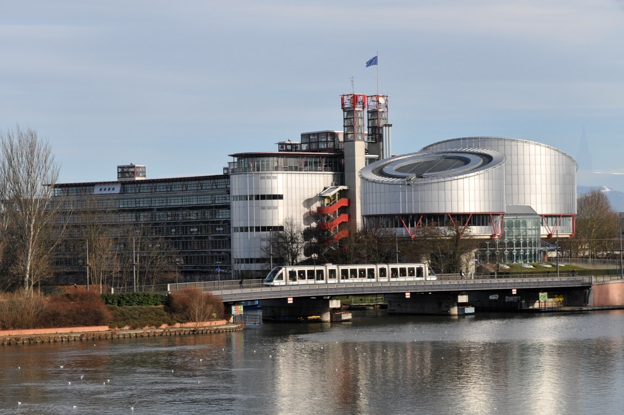 The European Court of Human Rights (ECtHR) building in Strasbourg, France, Ralf Roletschek - Own work, CC BY 3.0, https://commons.wikimedia.org/w/index.php?curid=31135139