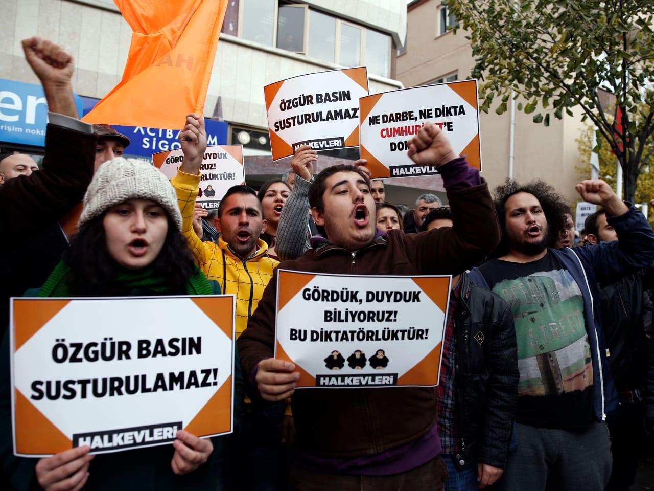 Members of a leftist group condemn the detentions of "Cumhuriyet" journalists, in Ankara, Turkey, 31 October 2016; the placard at left reads: "Free press cannot be silenced!", AP Photo