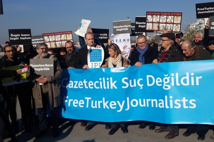 Demonstrators in Turkey mark International Human Rights Day 10 December 2016 in the town of Silivri after police blocked them from delivering a statement outside the entrance to a prison in which journalists are currently held., IPI