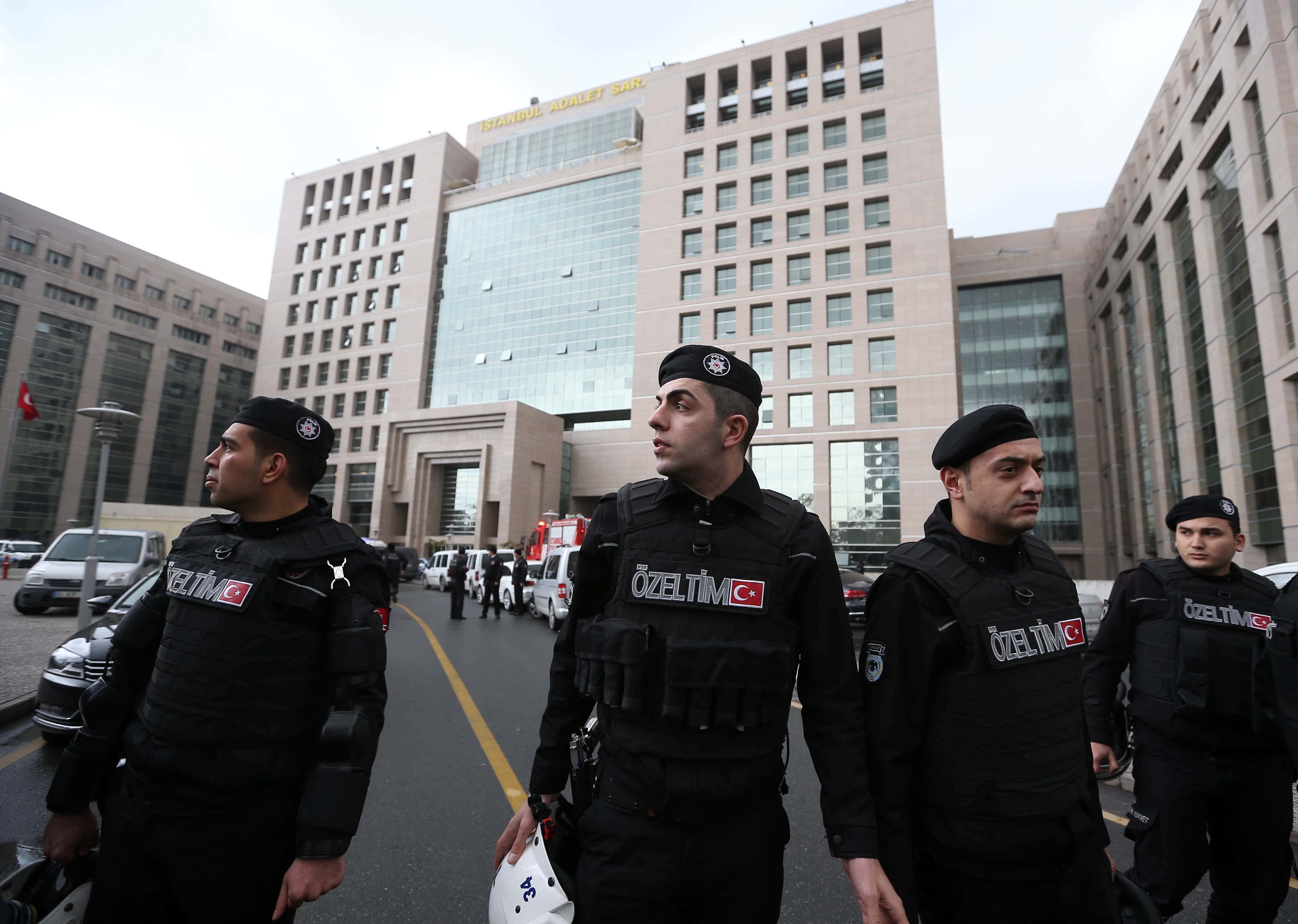 Members of special security forces stand outside the main courthouse in Istanbul, Turkey, 31 March 2015, AP Photo/Emrah Gurel