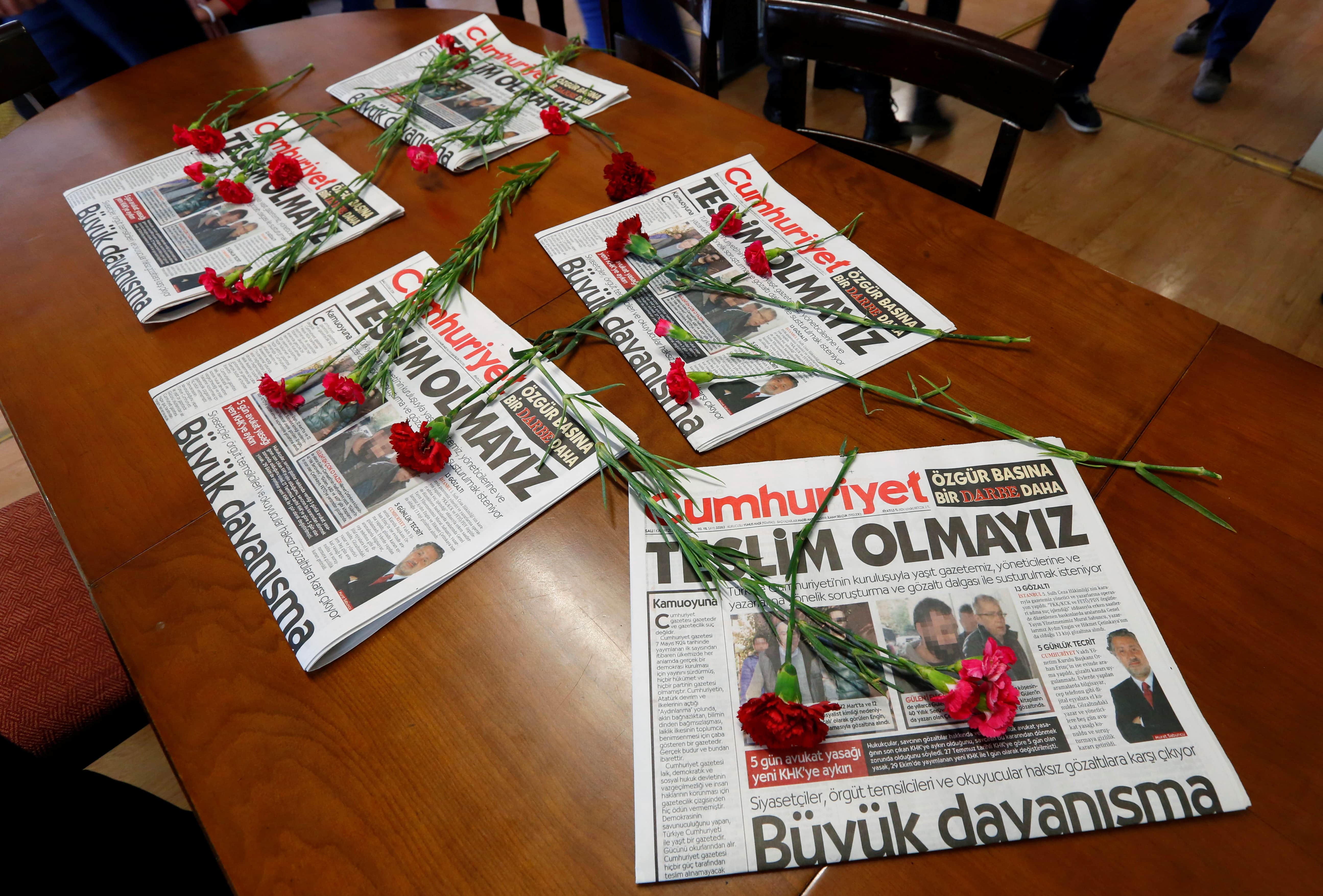 Carnations and copies of Cumhuriyet, an opposition secularist daily, are photographed in the Cumhuriyet newsroom in Istanbul, Turkey, 1 November 2016, REUTERS/Murad Sezer