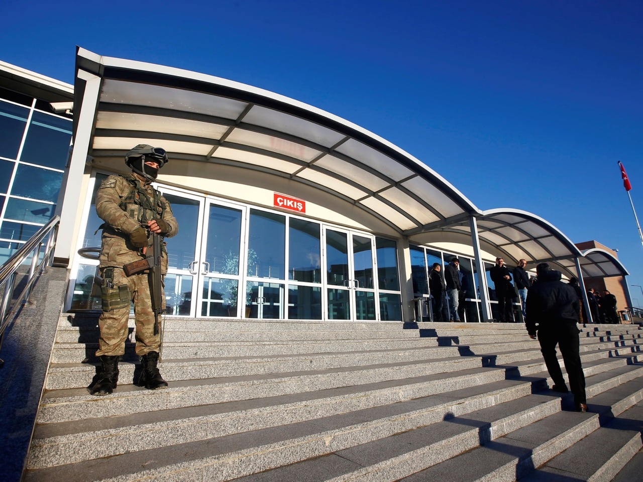 A Turkish soldier stands guard outside the Silivri Prison and Courthouse complex in Istanbul, 27 December 2016. A PEN delegation held a vigil outside the prison on 26 January 2017, REUTERS/Osman Orsal