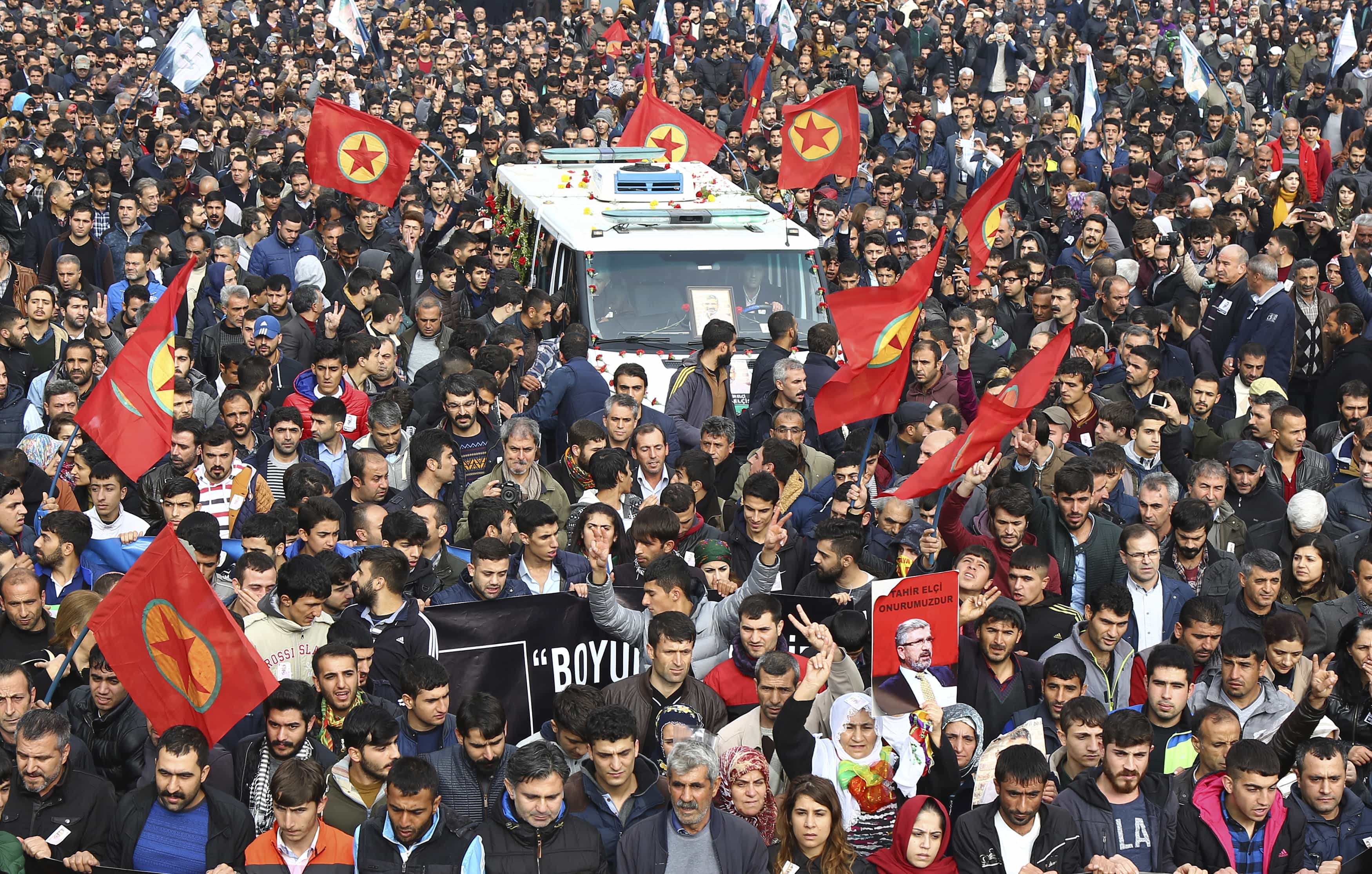 People march as they surround the vehicle carrying the coffin of Diyarbakir Bar Association President Tahir Elci during his funeral in Diyarbakir, Turkey, 29 November 2015, REUTERS/Sertac Kayar