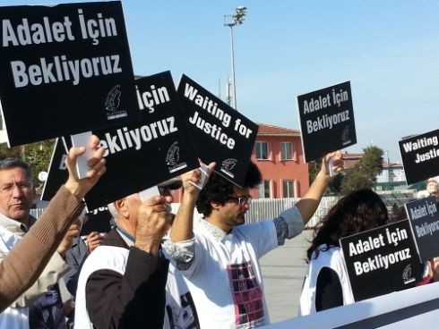 Demonstrators stand in support of jailed journalists in Turkey., Bianet