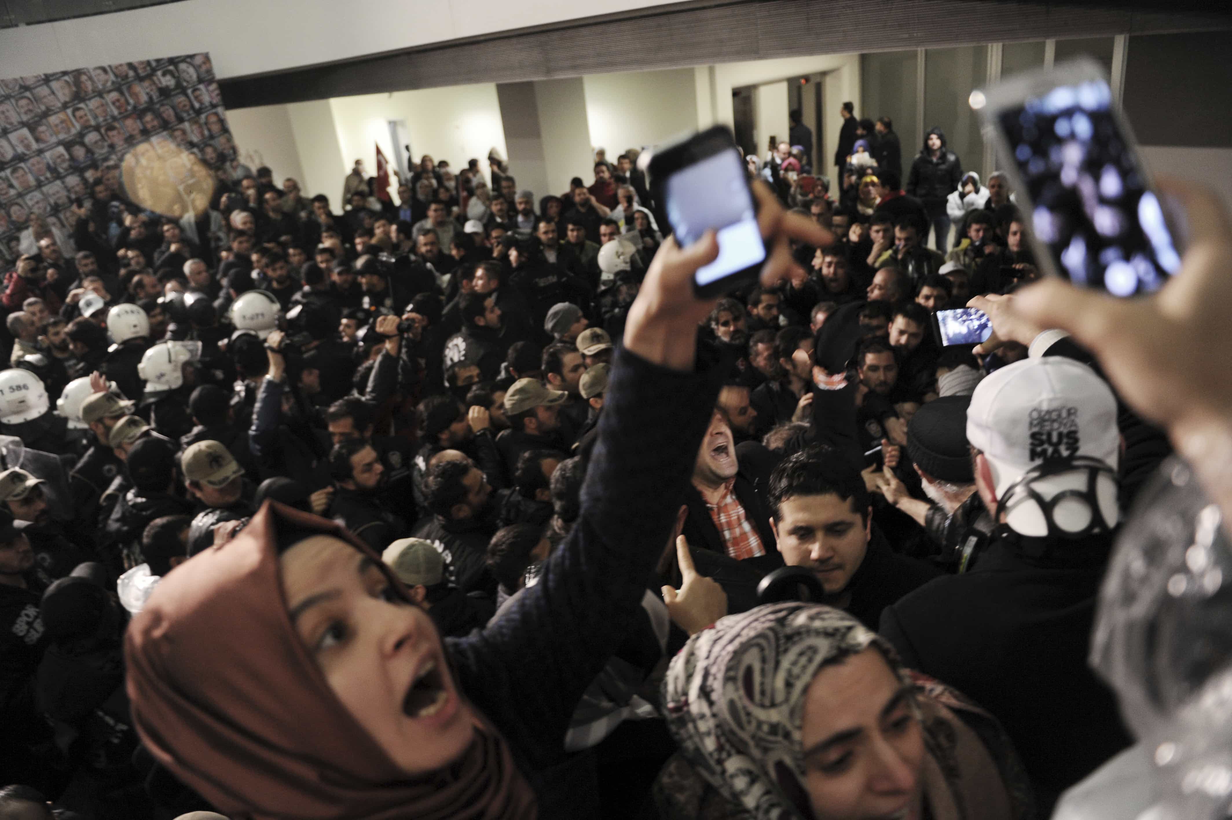 Journalists react as riot police enter the headquarters of Turkey's largest-circulation newspaper Zaman in Istanbul, 4 March 2016, AP Photo