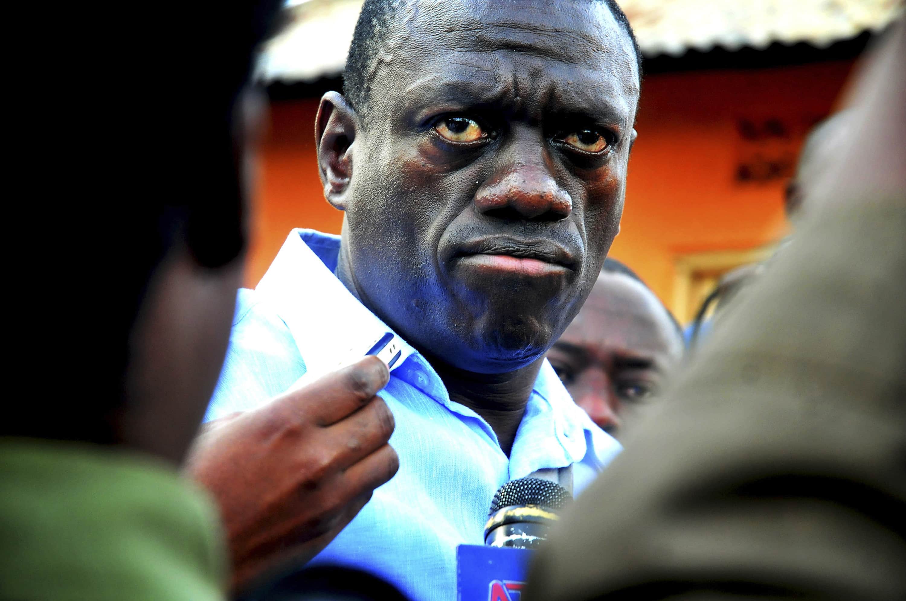 Opposition leader Kizza Besigye speaks to journalists, outside his house, in Kasangati, Uganda, 19 May 2011, AP PHOTO/Ronald Kabuubi