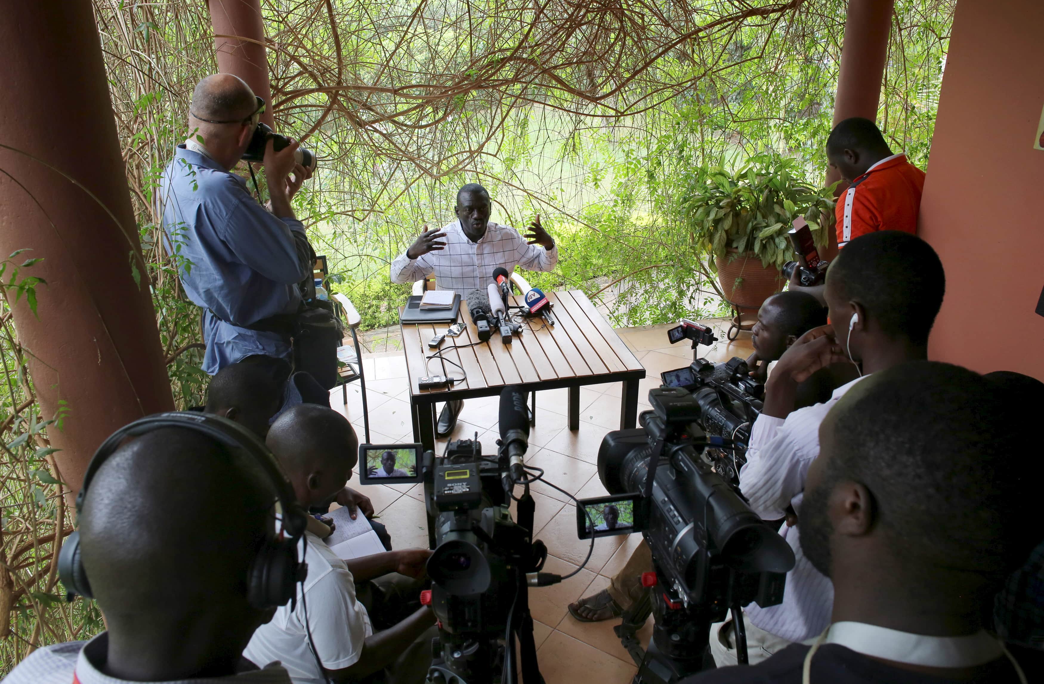 Opposition leader Kizza Besigye speaks during a news conference at his home at the outskirts of Kampala, Uganda, 21 February 2016 , REUTERS/Goran Tomasevic