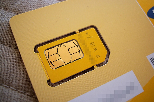 A close-up shot of a SIM card, Flickr/Warrenski