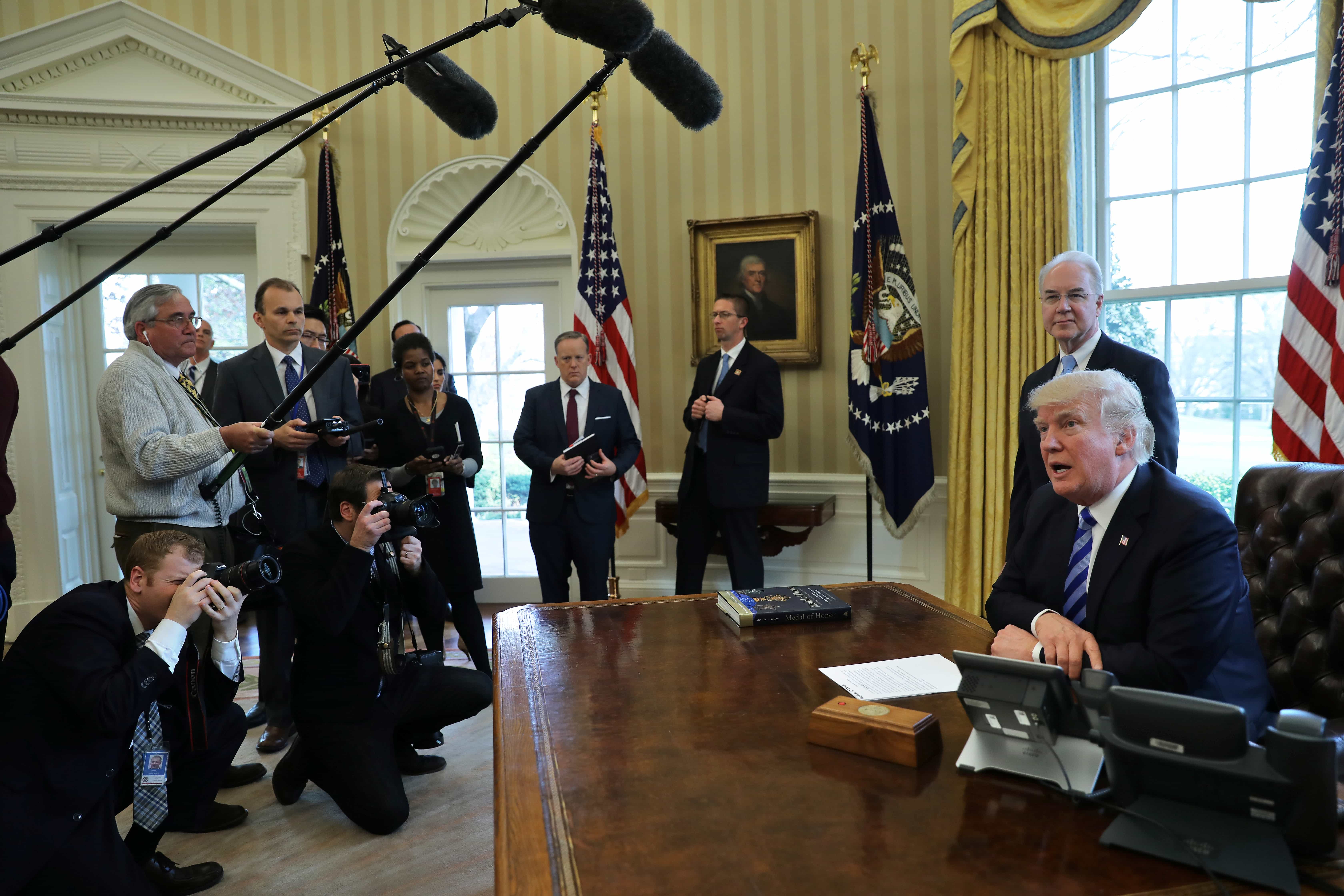 U.S. President Donald Trump talks to journalist at the Oval Office of the White House, in Washington, 24 March 2017., REUTERS/Carlos Barria