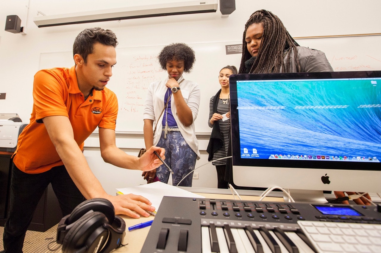 A Geek Squad employee instructs high school students during the Best Buy GRAMMY Camp-Weekend in Chicago, Illinois, 6 December 2014, Barry Brecheisen/WireImage for NARAS