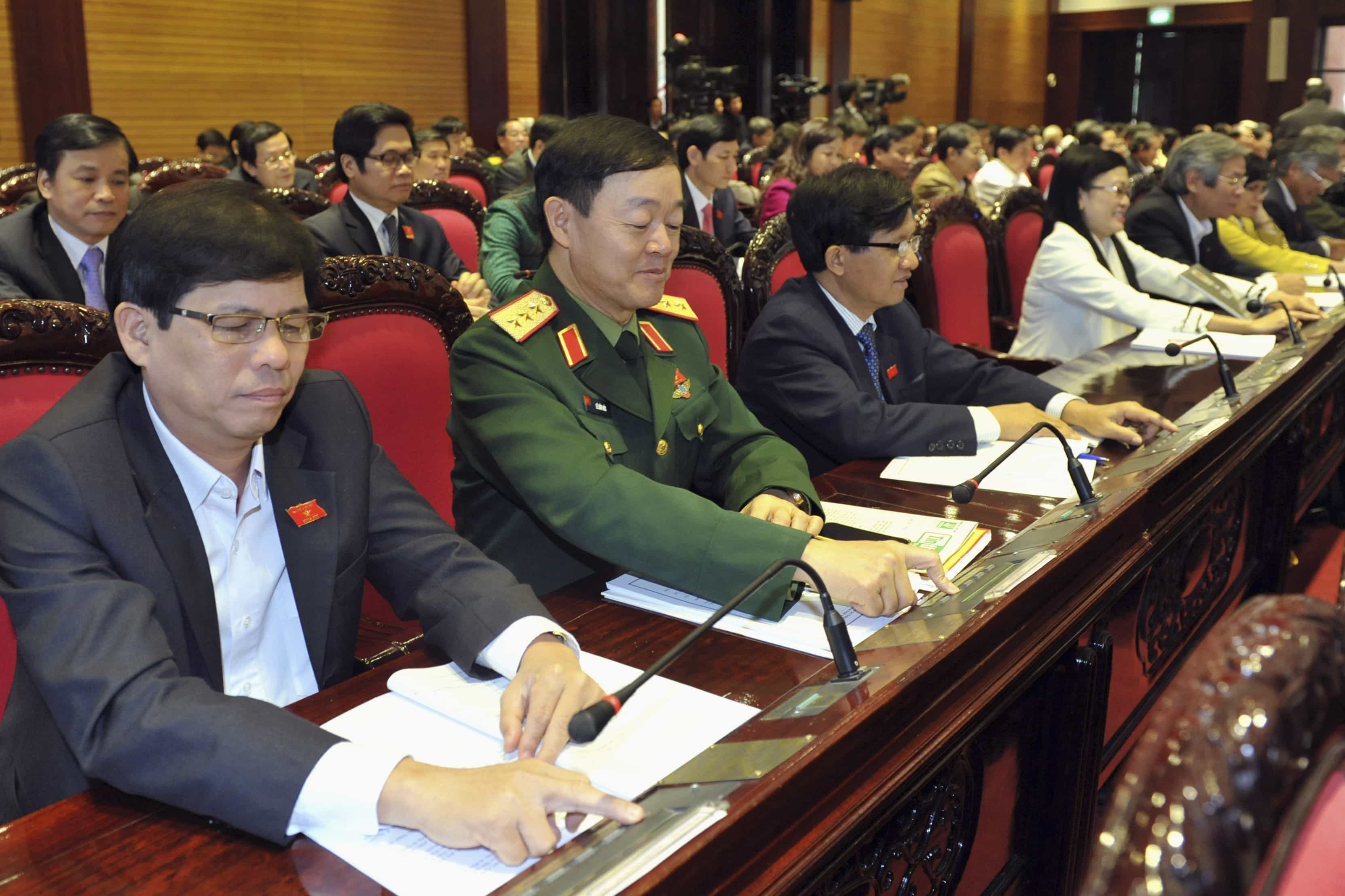 Vietnam's National Assembly's deputies press voting buttons to pass the new Constitution during a meeting in Hanoi, 28 November 2013, REUTERS/Stringer