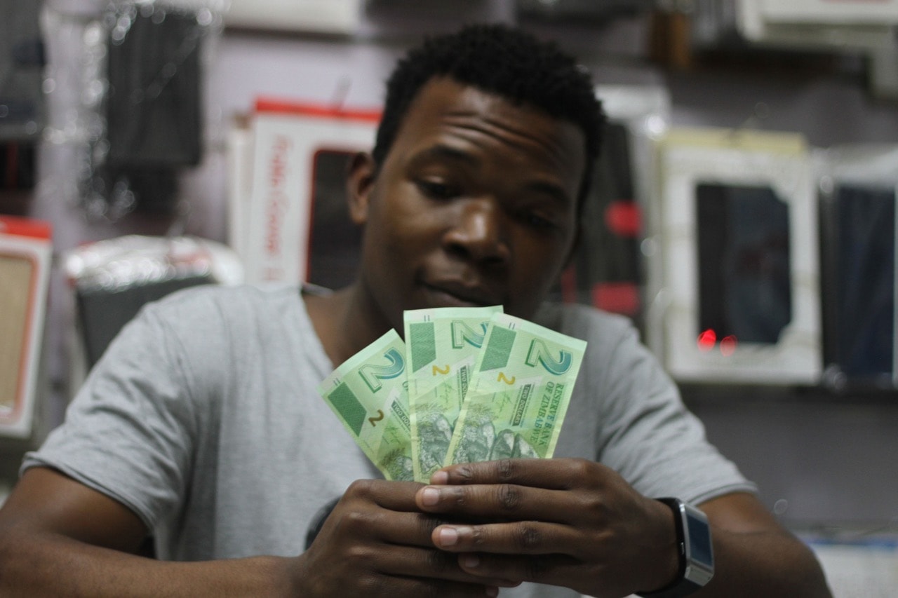 A man holds newly issued banknotes in Harare, Zimbabwe, 1 December 2016, Tafadzwa Ufumeli/Anadolu Agency/Getty Images