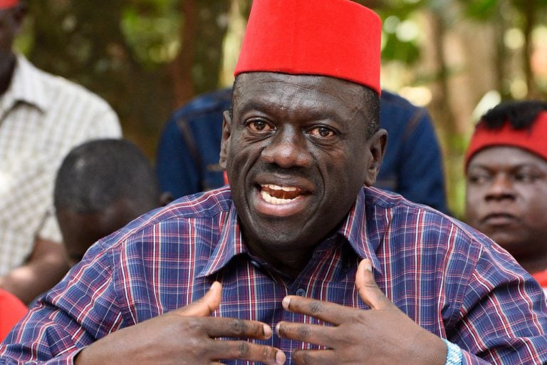 Uganda's opposition leader Kizza Besigye speaks during a press conference at his office in Kampala, 22 December 2017, ISAAC KASAMANI/AFP/Getty Images