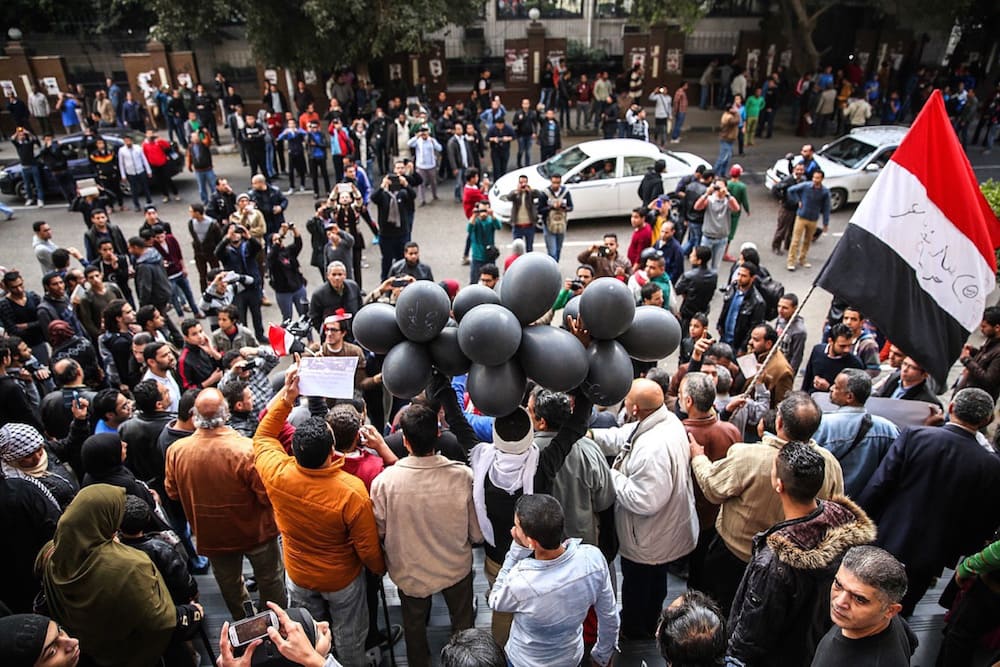 Protesters, including relatives of journalists killed during the revoluton, stage a demonstration in front of the journalists' syndicate on the 4th anniversary of the revolution, in Cairo, Egypt, 25 January 2015, Ahmed Ismail/Anadolu Agency/Getty Images