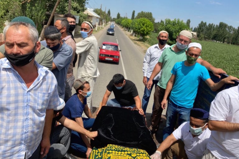 Friends and relatives of Kyrgyz human rights defender Azimjon Askarov taking his coffin to a cemetery, in Yangibozor, Uzbekistan, 31 July 2020, Timur Karpov, CC BY-SA 4.0 , via Wikimedia Commons