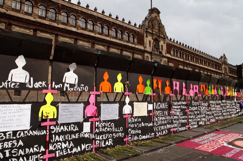 Una exposición de grupos feministas contra la violencia de género, el Día Internacional de la Mujer, en la Ciudad de México, México, el 7 de marzo de 2021, Luis Barron / Eyepix Group/Barcroft Media via Getty Images