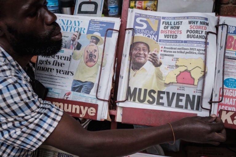 La photo du président Yoweri Museveni était sur toutes les couvertures après de sa réélection, Kampala, Ouganda, le 17 janvier 2021, YASUYOSHI CHIBA/AFP via Getty Images
