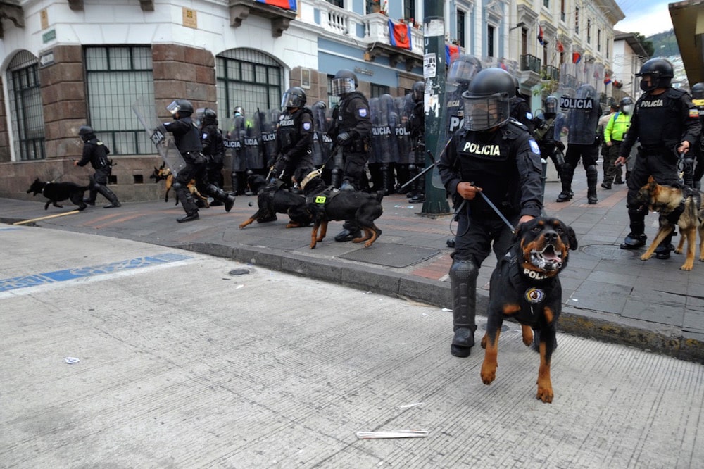 Foto del periodista Juan Diego Montenegro, quien fue atacado por un can de la Unidad de Mantenimiento del Orden (UMO) de la Policía Nacional, mientras cubría la jornada de protestas, Quito, Ecuador, el 12 de agosto de 2021, Juan Diego Montenegro/picture alliance via Getty Images