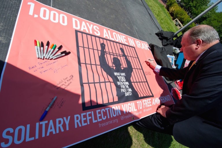 A US Representative leaves a message of support for an Iranian-American held in solitary in Iran, during a vigil across from the White House in Washington, DC., 19 May 2014, KAREN BLEIER/AFP via Getty Images